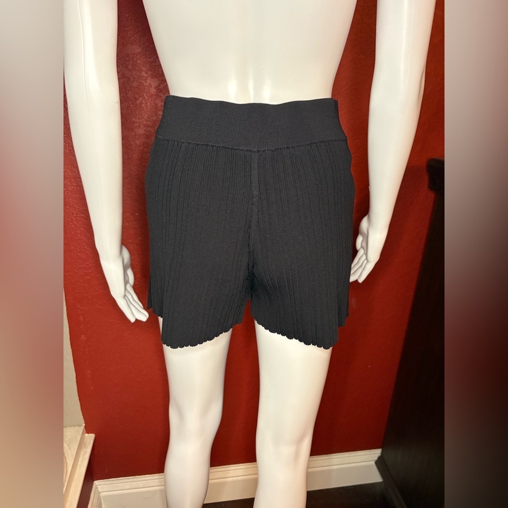 Cult Gaia ‘Bari’ Knit Short in Black. Size S - Picture 2 of 7